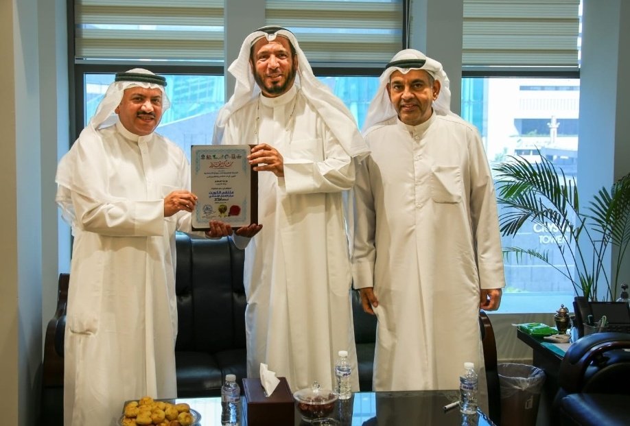 تكريم ملحق برعاية الدكتور عبد الله المعتوق رئيس الهيئة الخيرية الإسلامية العالمية  لفعالية الكويت مركز العمل الانساني المنعقده  10 سبتمبر 2024 بدولة الكويت